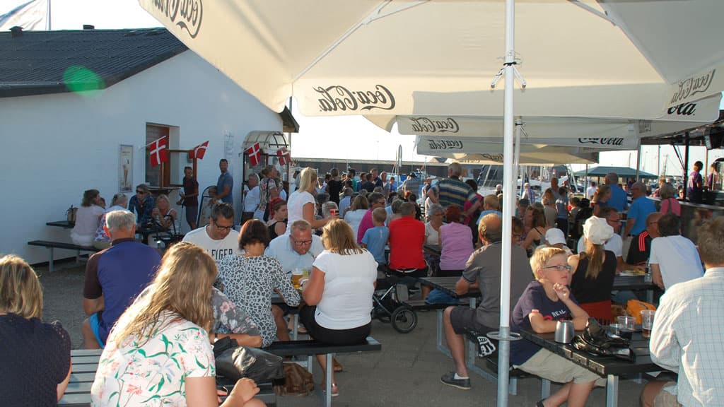 Hirtshals Fiskehus (café and fish shop)