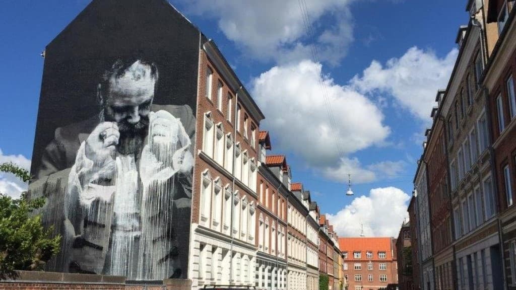 Street art "Out in the Open" - Conor Harrington - Helgolandsgade 18